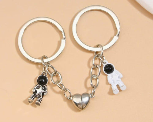 Cute Couple Loving Magnetic Connect Astronaut Keychain Charm Astronaut Couple Lover Relationship Keychain Matching Set Gift For Her For Him